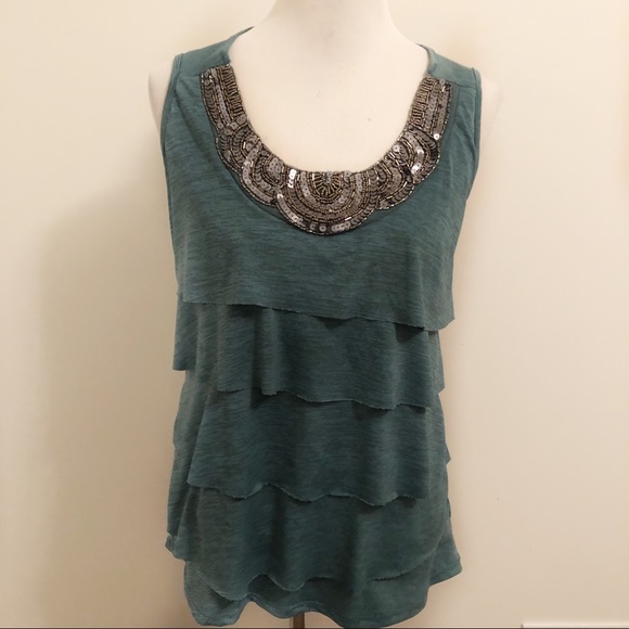 Lavish Tops - Lavish sleeveless shirt with collar accents